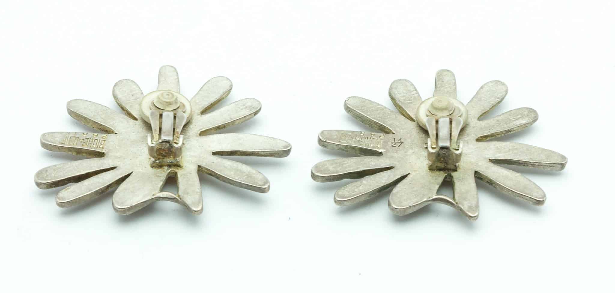 Vintage silver metal Daisy pierced  earrings