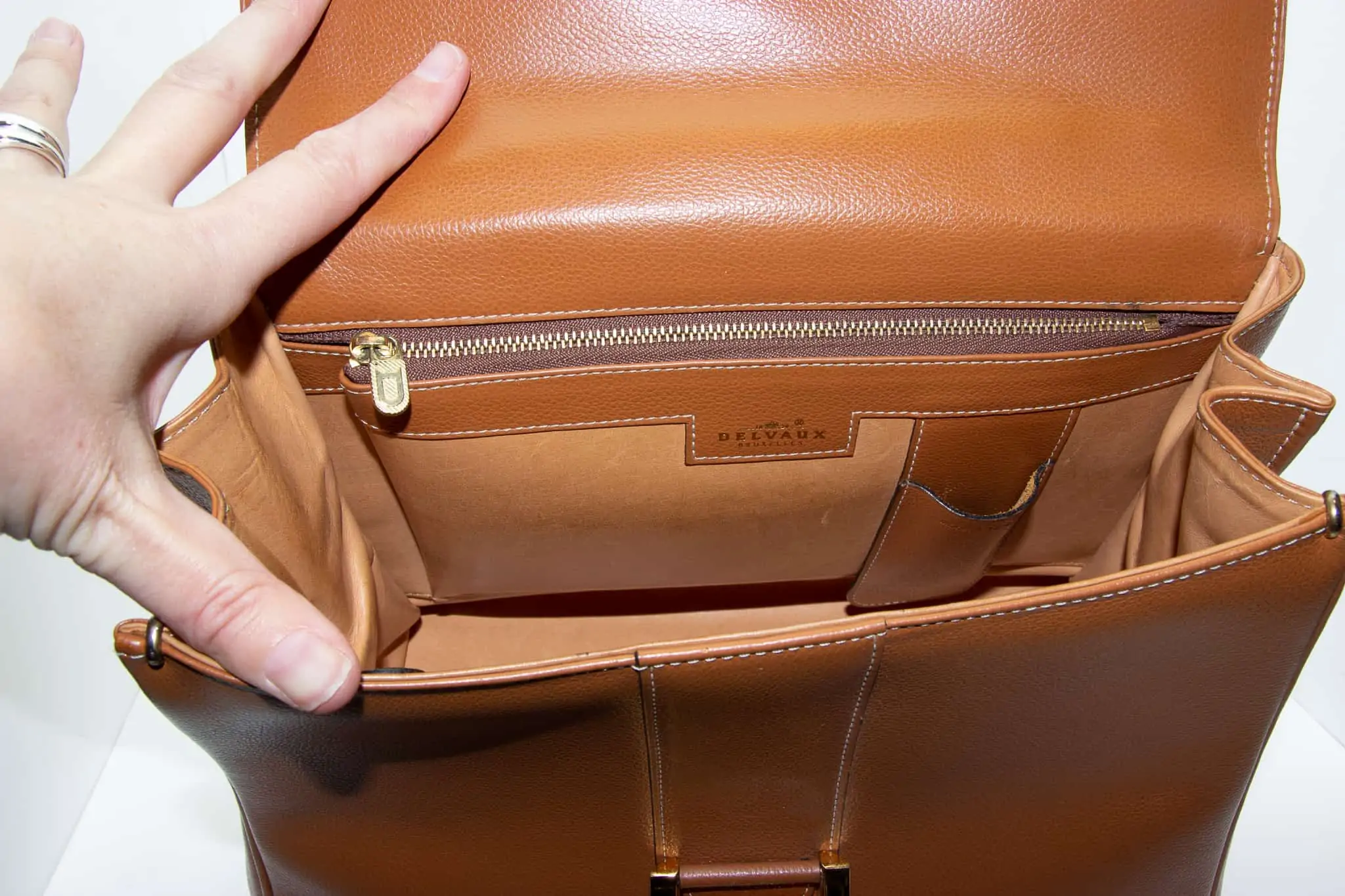 A review for the vintage lovers: my 1974 Delvaux Brillant PM : r/handbags
