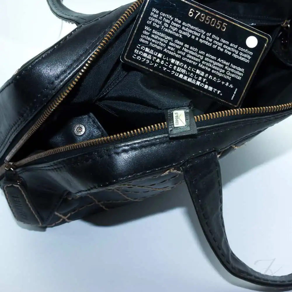 Chanel black surpiqué vintage bag c.2002 - Katheley's